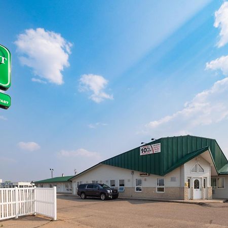 Perfect Inns & Suites Weyburn エクステリア 写真