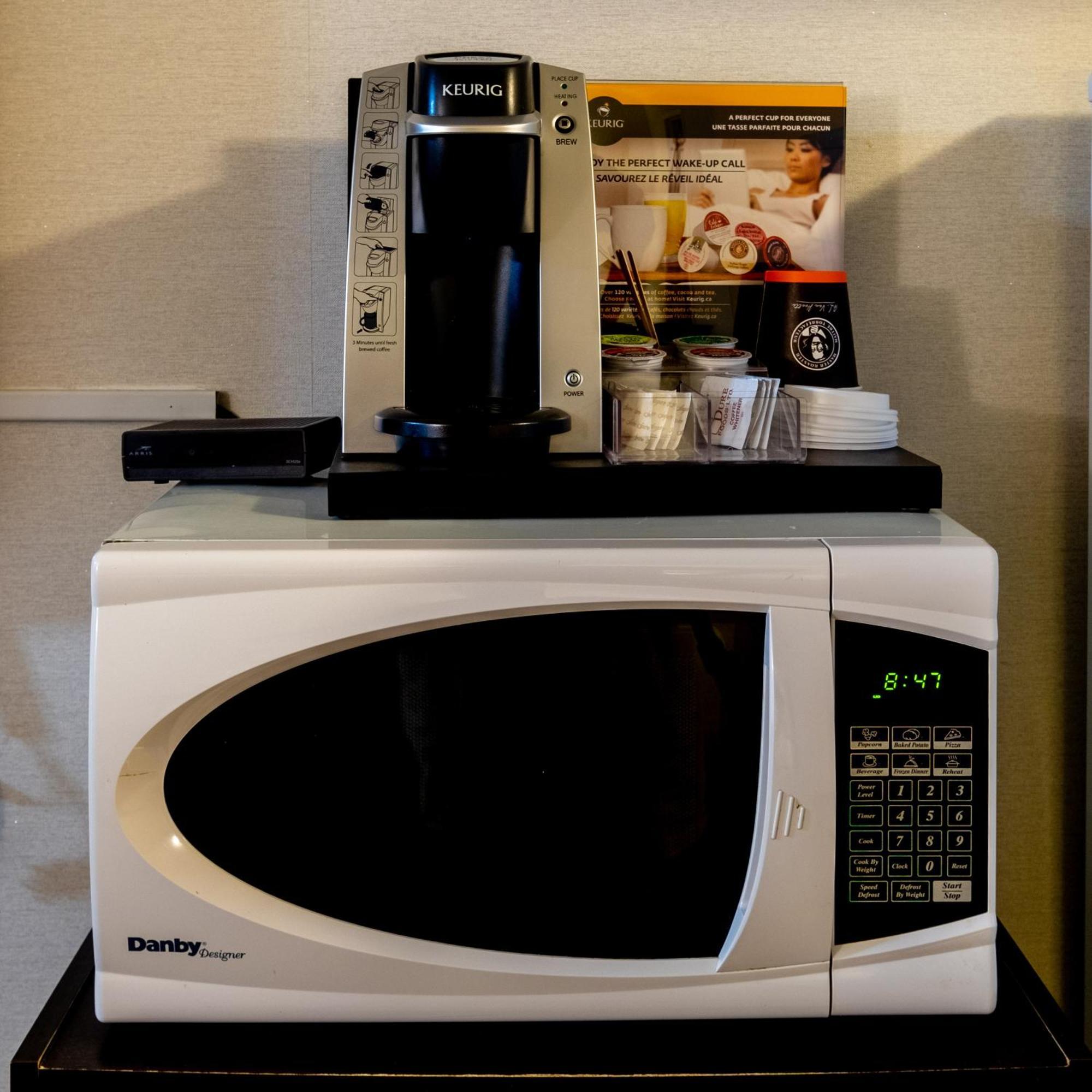 Perfect Inns & Suites Weyburn エクステリア 写真