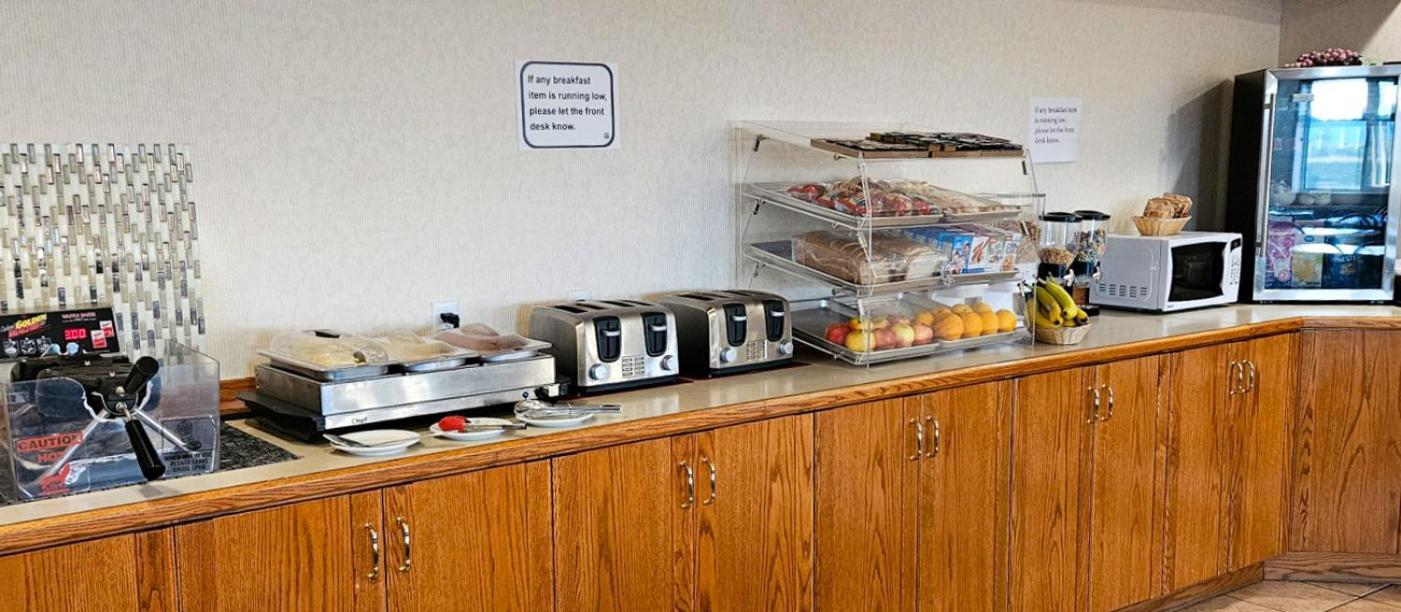 Perfect Inns & Suites Weyburn エクステリア 写真